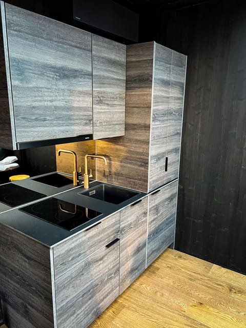 Exclusive Cabin, Lake View | Private kitchenette | Mini-fridge, stovetop, cookware/dishes/utensils