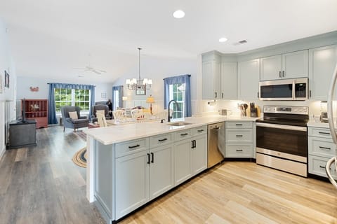 Condo, 3 Bedrooms | Private kitchen | Coffee/tea maker, fridge, oven, toaster