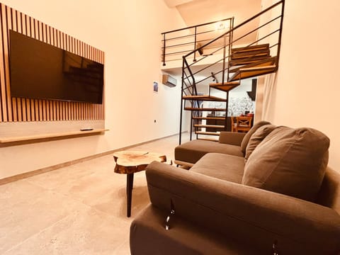 House, Smoking | 1 bedroom, desk