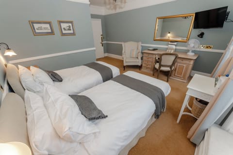 Double or Twin Room | Desk, free WiFi