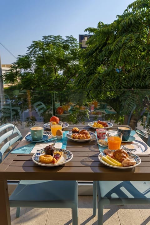 Daily continental breakfast for a fee