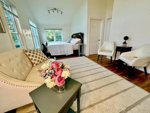 Elite Room | Blackout drapes, soundproofing, iron/ironing board, free WiFi