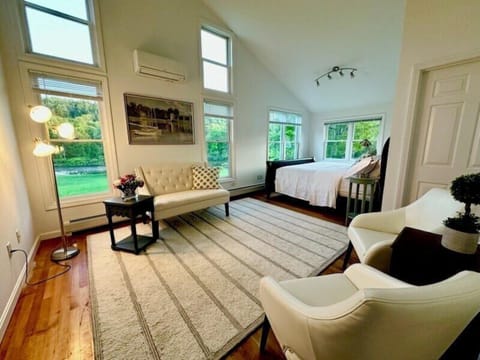 Elite Room | Blackout drapes, soundproofing, iron/ironing board, free WiFi