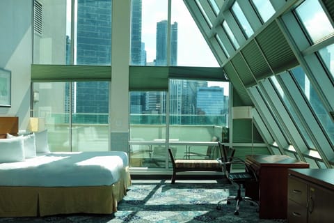 Manhattan Suite | Desk, laptop workspace, iron/ironing board, free WiFi