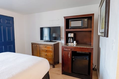 Single Room | Iron/ironing board, free WiFi