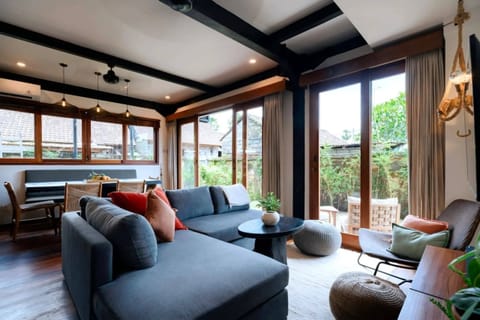 Villa 2, 3 bedrooms, Private Pool | Living area