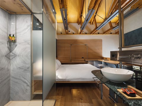 Premium Suite, City View | Bathroom | Shower, free toiletries, hair dryer, bathrobes