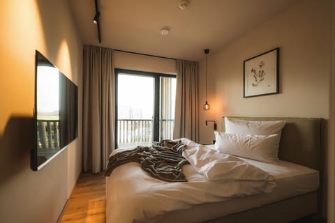 Free minibar items, in-room safe, blackout drapes, soundproofing