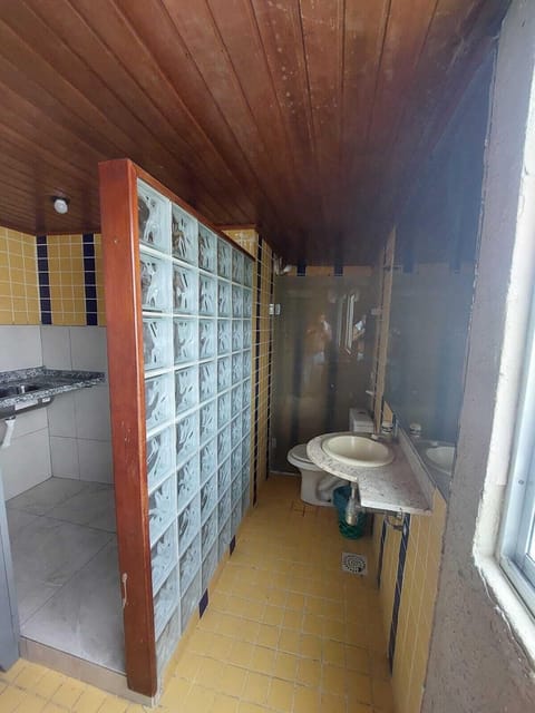 Suite casal 401 com ar, tv e cozinha | Bathroom