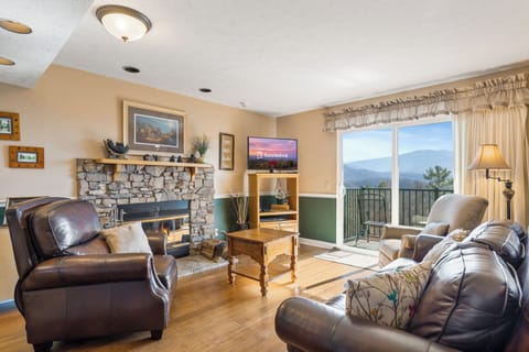 Signature Condo, 2 Bedrooms, Kitchen, Mountain View | Living room | 55-inch Smart TV with digital channels, fireplace