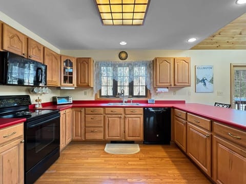 House, Multiple Beds (Beechwood Home) | Private kitchen | Toaster