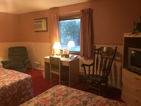 Classic Room, 2 Double Beds | Desk, iron/ironing board, free WiFi, bed sheets