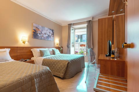 Triple Room | Desk, soundproofing, free WiFi