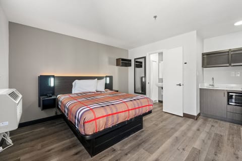 Studio | Desk, free WiFi