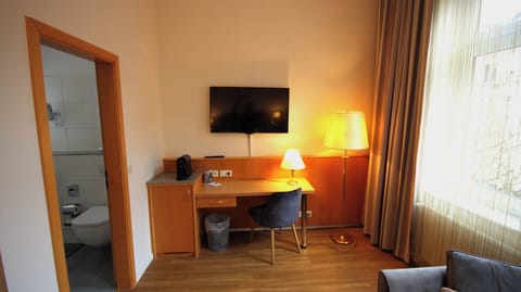 Luxury Double Room, 1 King Bed | Hypo-allergenic bedding, in-room safe, desk, laptop workspace