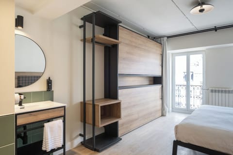 Soundproofing, free WiFi