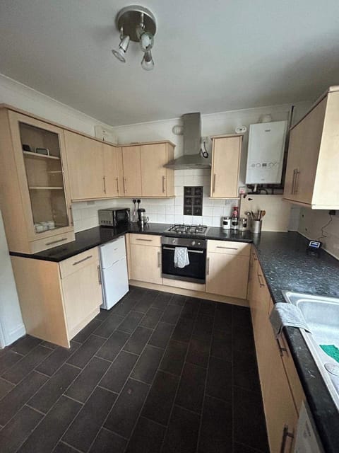 House | Private kitchen | Fridge, microwave, oven, stovetop