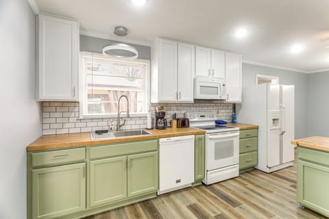 House (3 Bedrooms) | Interior