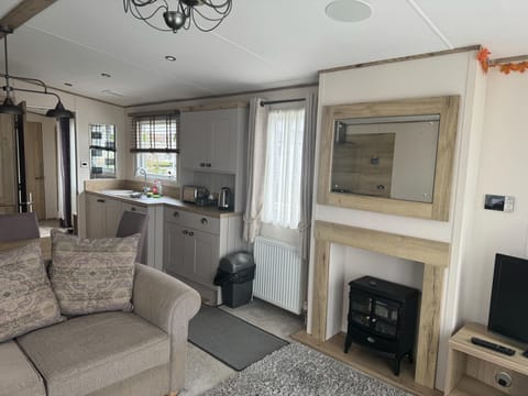 Cabin | Living area | TV