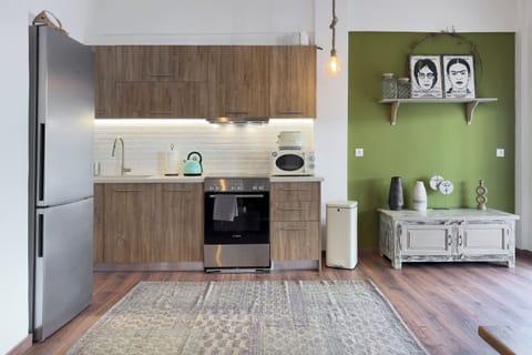 Deluxe Apartment, City View | Private kitchen | Espresso maker, electric kettle