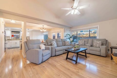 House, Multiple Beds, Patio, Mountain View (Enchanted) | Living area | 40-inch TV with digital channels