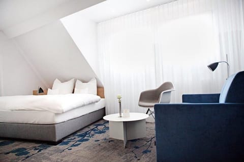 Premium bedding, down comforters, in-room safe, desk