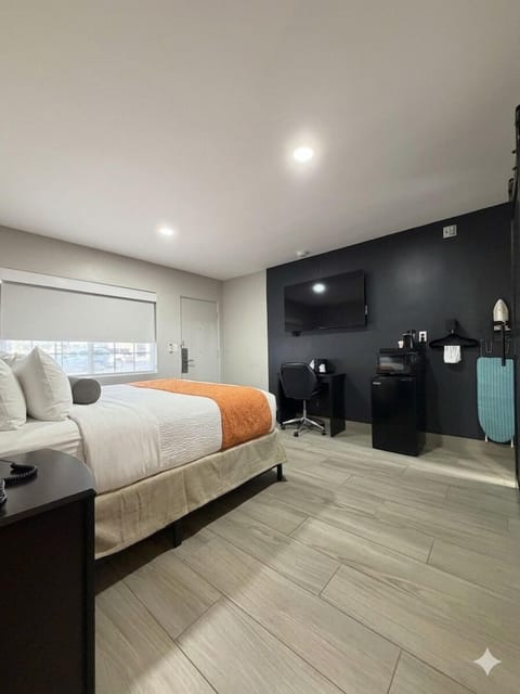 Egyptian cotton sheets, premium bedding, down comforters, pillowtop beds