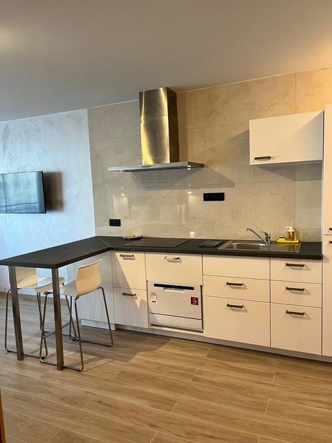 Deluxe Studio | Private kitchen | Fridge, coffee/tea maker, electric kettle