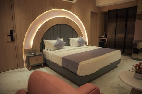 Deluxe Room | Premium bedding, desk, iron/ironing board, free WiFi