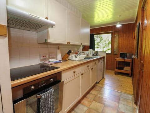 Fridge, electric kettle, toaster, cookware/dishes/utensils