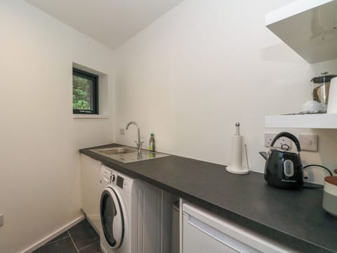 Fridge, dishwasher, cookware/dishes/utensils