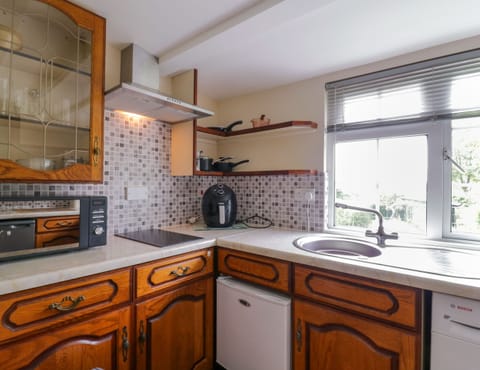 Fridge, electric kettle, toaster, cookware/dishes/utensils