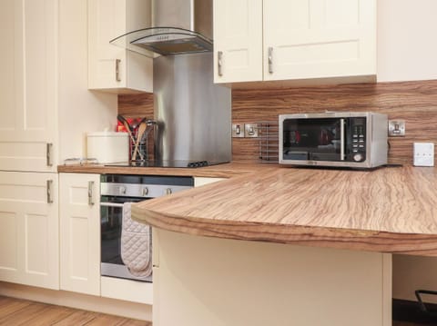 Cookware/dishes/utensils