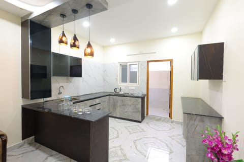 Apartment, 2 Bedrooms | Private kitchen