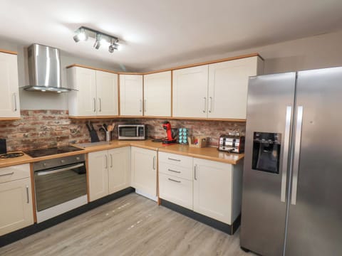 Fridge, dishwasher, cookware/dishes/utensils