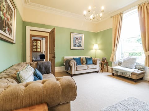 Cottage | Living area | Fireplace