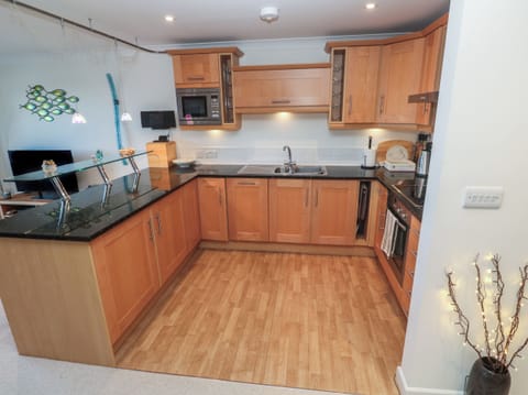 Dishwasher, electric kettle, cookware/dishes/utensils