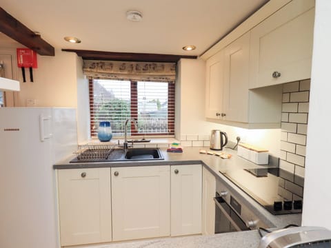 Cookware/dishes/utensils