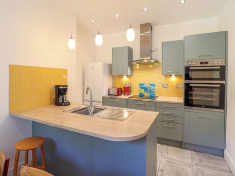 Fridge, dishwasher, electric kettle, toaster