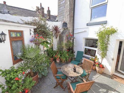 Cottage | Outdoor dining