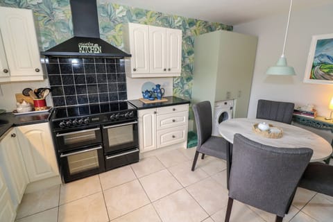 Fridge, dishwasher, cookware/dishes/utensils