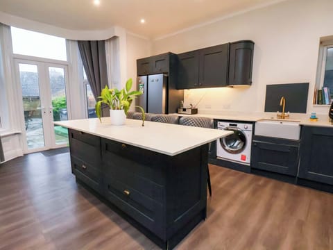 Fridge, dishwasher, electric kettle, toaster