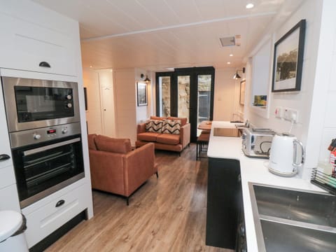 Cookware/dishes/utensils