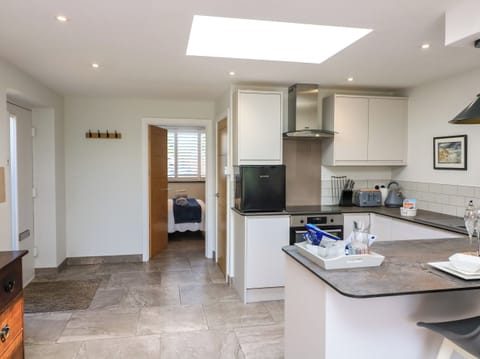 Fridge, dishwasher, cookware/dishes/utensils