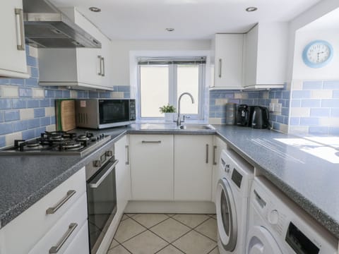 Fridge, dishwasher, cookware/dishes/utensils