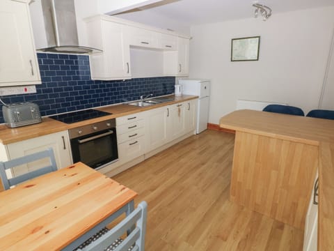 Fridge, dishwasher, electric kettle, toaster