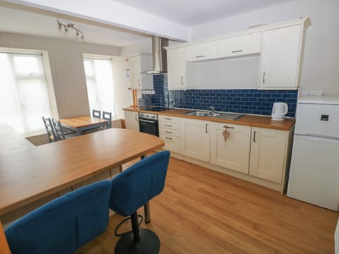 Fridge, dishwasher, electric kettle, toaster