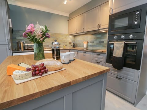 Fridge, dishwasher, electric kettle, toaster