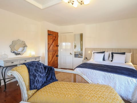 2 bedrooms, individually decorated, individually furnished, free WiFi