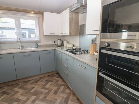 Fridge, dishwasher, electric kettle, cookware/dishes/utensils